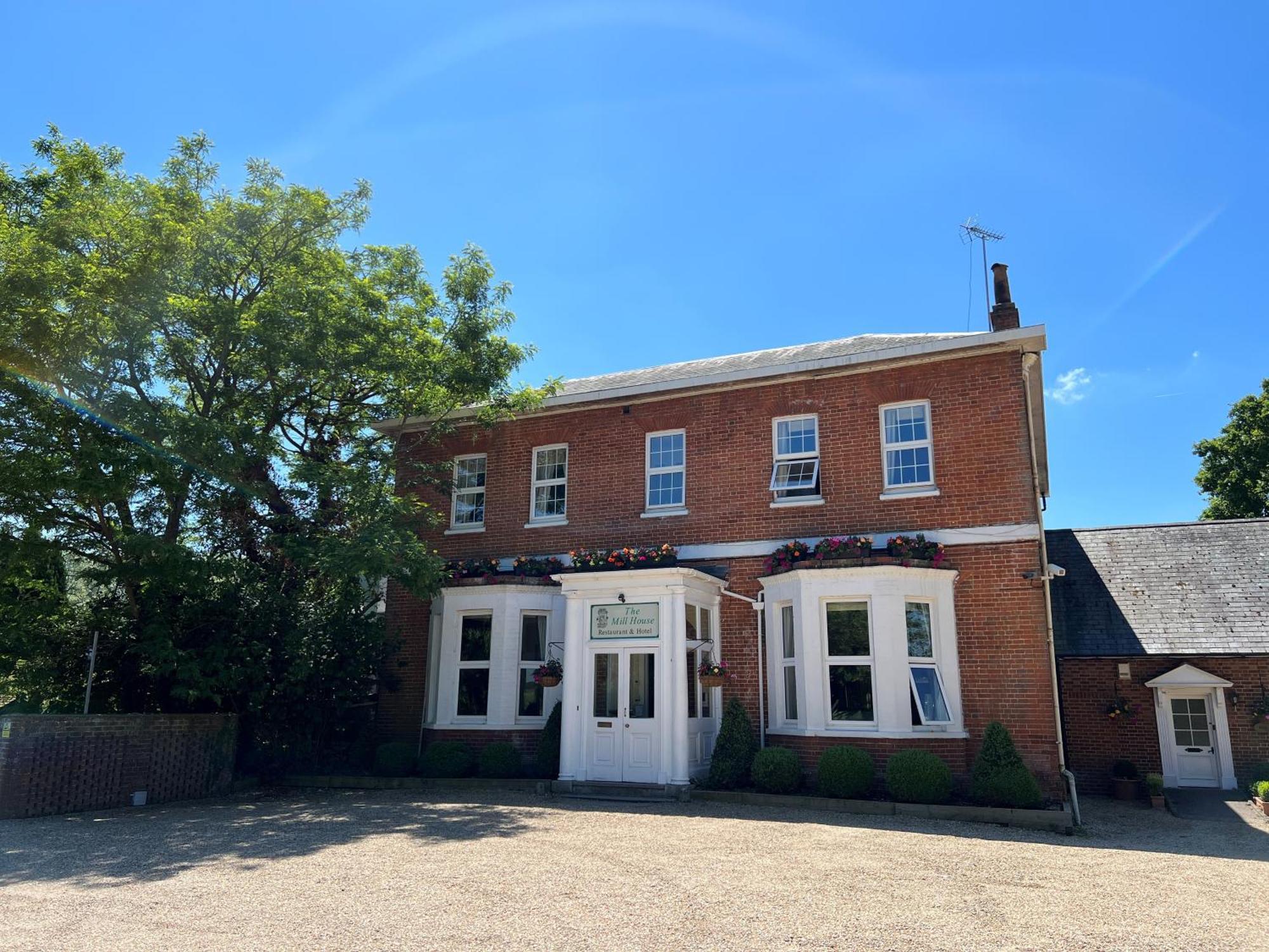 ホテル The Mill House レディング エクステリア 写真