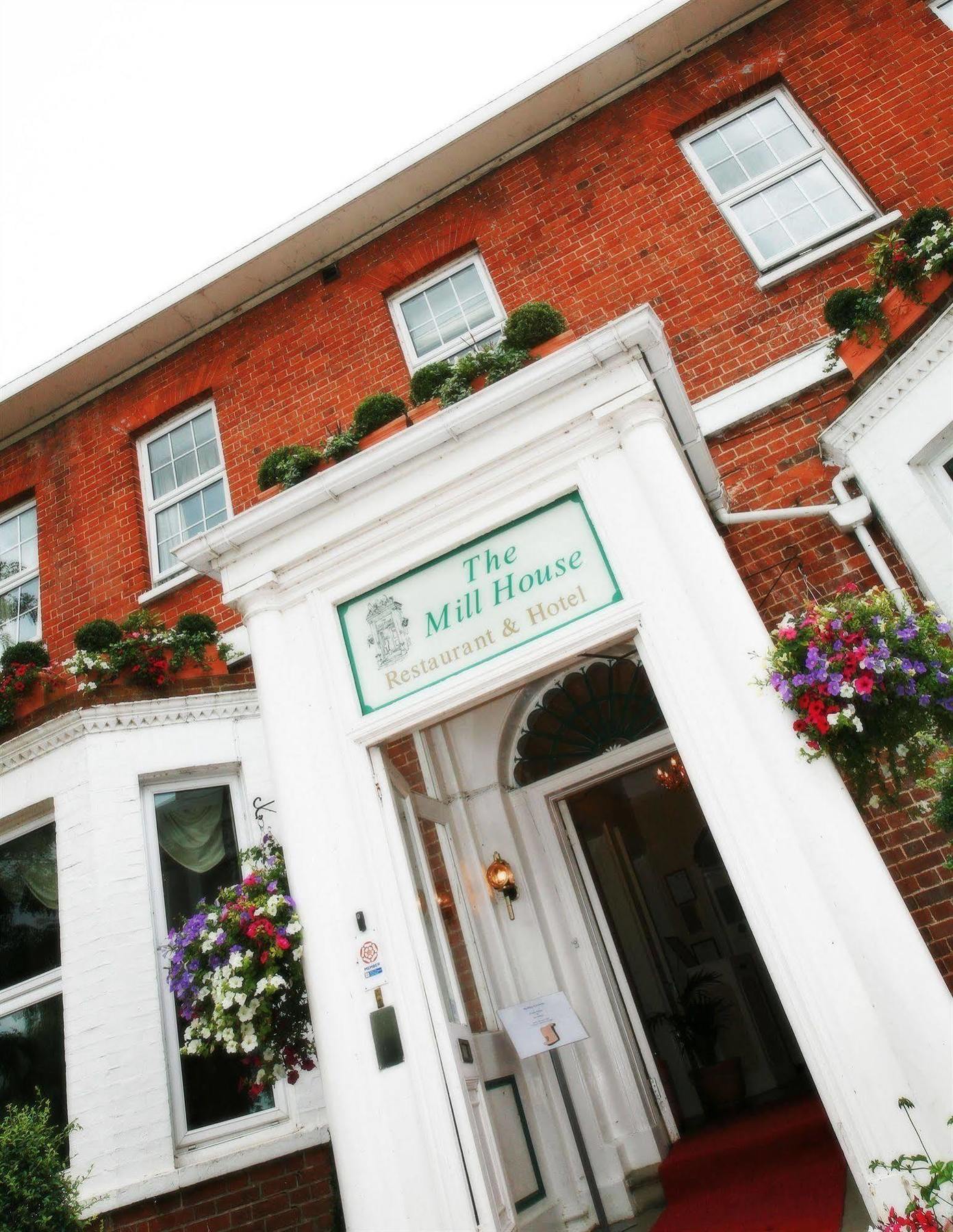 ホテル The Mill House レディング エクステリア 写真